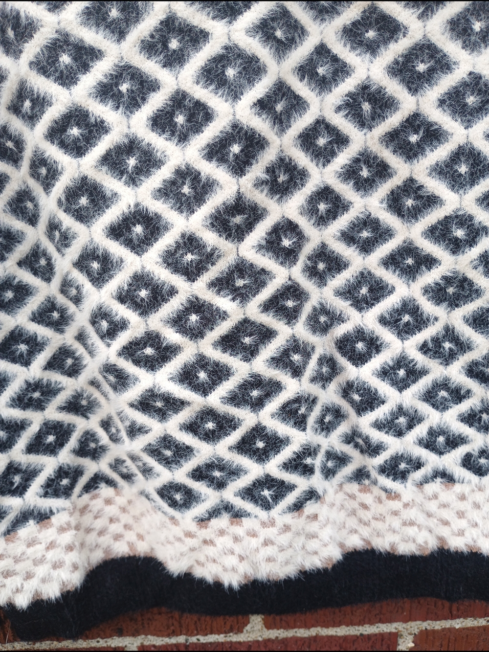 Cyrus Geometric Diamond Pattern Sweater - Picture 9 of 16